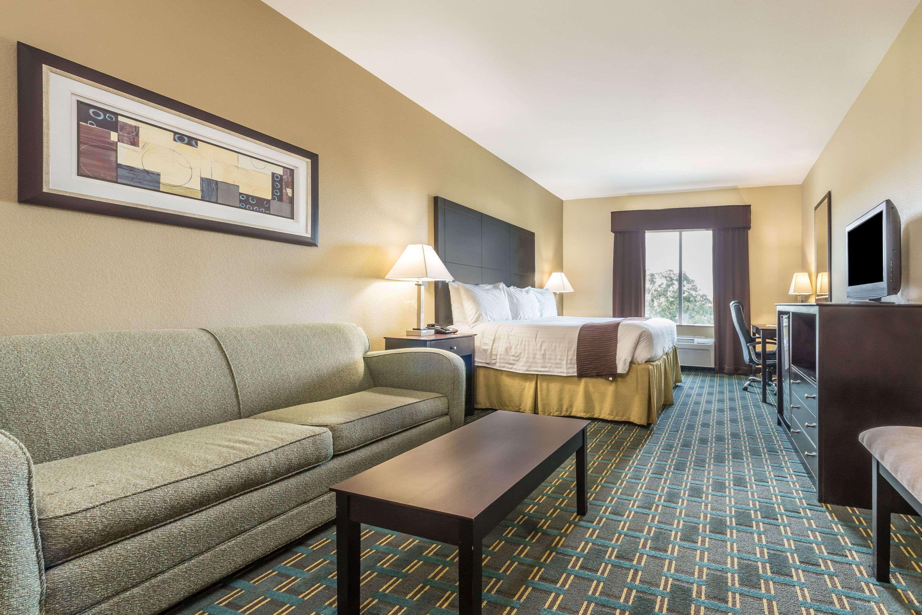 Days Inn & Suites By Wyndham Mineral Wells Экстерьер фото