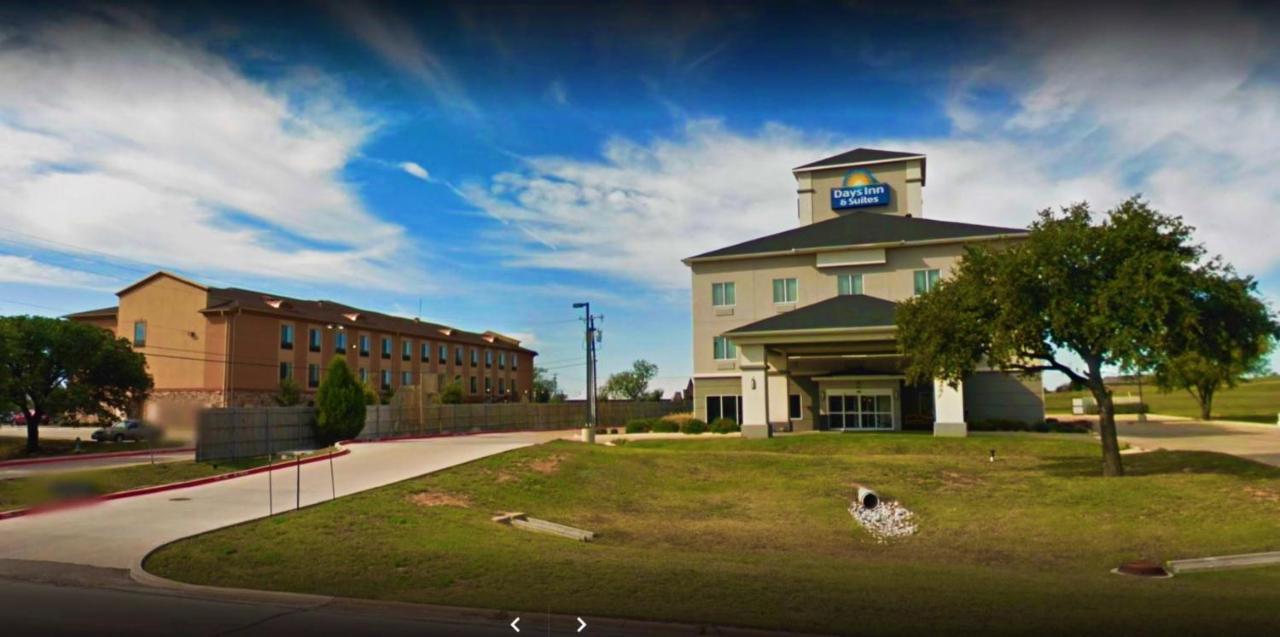 Days Inn & Suites By Wyndham Mineral Wells Экстерьер фото